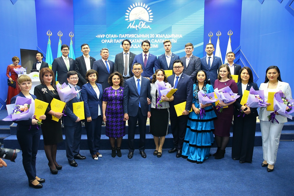 «Nur Otan» پارتياسى قاتارى تالانتتارمەن تولىقتى