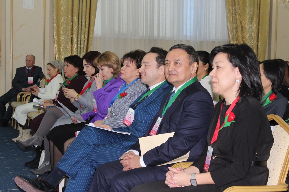 پاۆلوداردا ايەلدەر فورۋمى ءوتتى