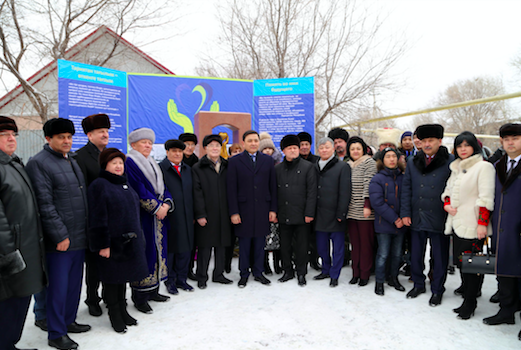 ورالدا «قازاق حالقىنا مىڭ العىس» ەسكەرتكىشىنە گۇل شوعى قويىلدى