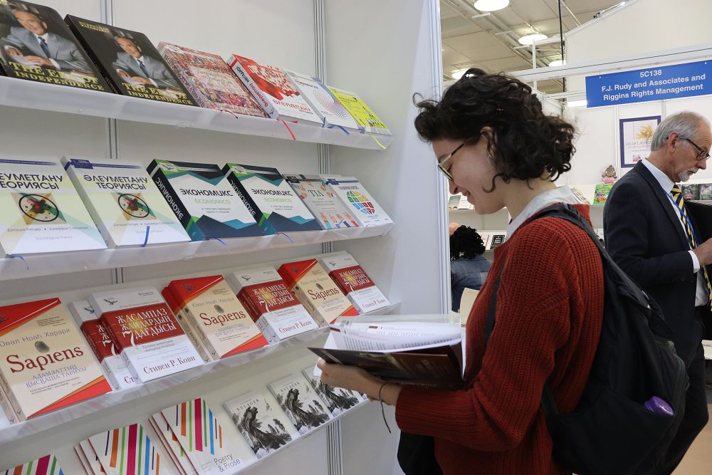 بريتان وقىرماندارىنىڭ قىزىعۋشىلىعىن وياتتى