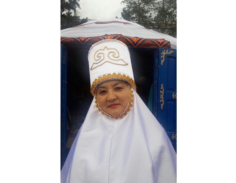 تەمىرجولشى جانار توعاەۆانىڭ ەڭ باستى قىزىعۋشىلىعى – ۇلتتىق كوستيۋمدەر تىگۋ