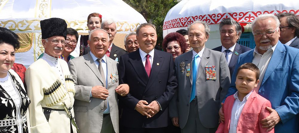 بەكبولات تىلەۋحان: تاريحي ءسات