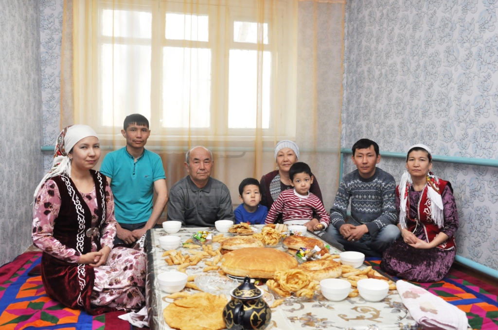 قوستاناي وبلىسىندا كوپبالالى وتباسىلارعا باسپانا بەرىلدى