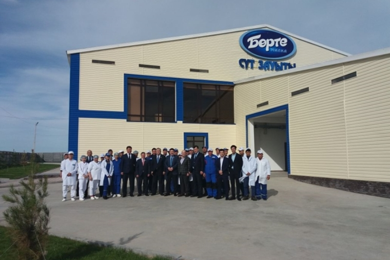 بورتە ميلكا كاسىپورنىنىڭ جۇمىسشىلارى ەلوردانىڭ «نۇر-سۇلتان» اتالۋىن قولدايدى