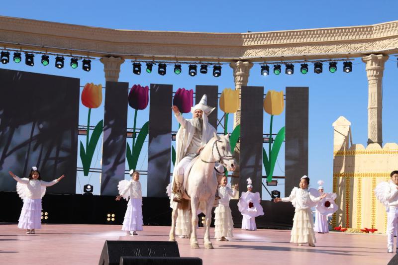 
ماڭعىستاۋدا ناۋرىز مەرەكەسىن اتاپ وتۋگە جاعالاۋعا 100 مىڭ ادام جينالعان