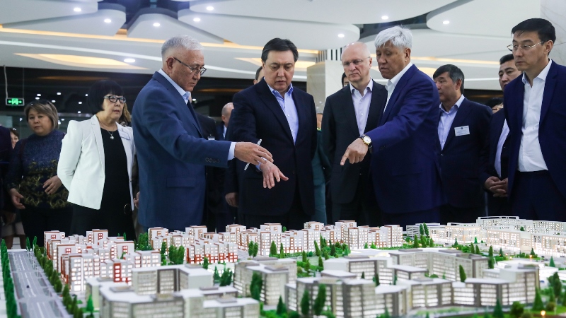 اسقار مامين تالدىقورعانداعى قۇرىلىس نىساندارىمەن تانىستى