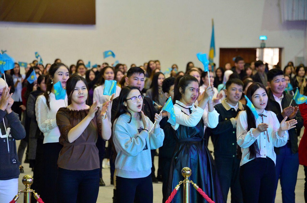 اتىراۋدا «ەلوردامىز – نۇر-سۇلتان» اتتى مەرەكەلىك كونتسەرت ءوتتى 