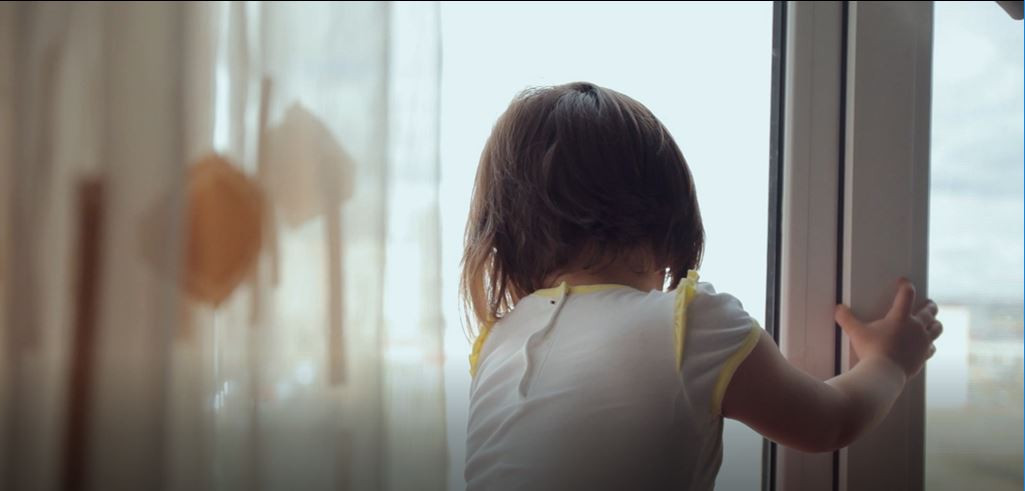 پوليتسيا قالا تۇرعىندارىنا تەرەزەدەن قۇلاۋدىڭ الدىن الۋ جونىندە ەسكەرتتى