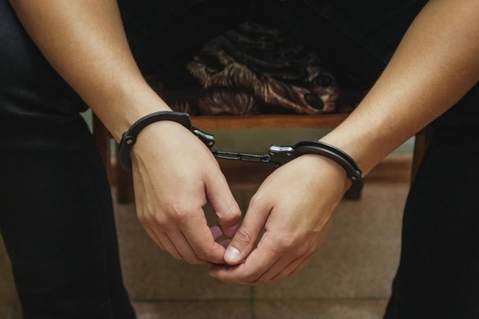 قوستانايدا رەسەيگە كەتىپ بارا جاتقان اۆتوكولىك جۇرگىزۋشىسىنەن ەسىرتكى تابىلدى