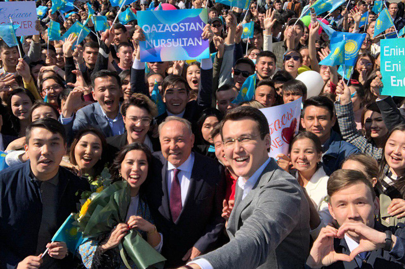 الماتىلىق جاستار نۇرسۇلتان نازارباەۆتى گۇل شوقتارىمەن قارسى الدى