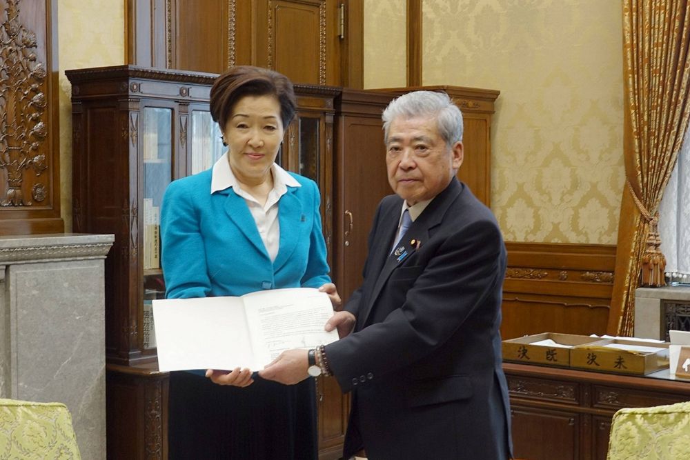 گۇلميرا يسيمباەۆا جاپونيا پارلامەنتى كەڭەسشىلەر پالاتاسىنىڭ سپيكەرىمەن كەزدەستى