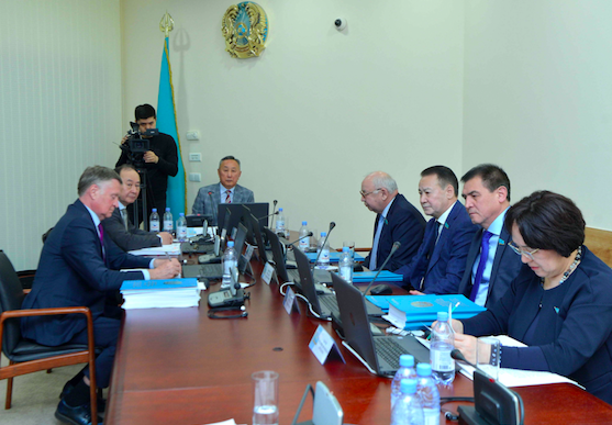 قازاقستان مەن ۆەتنام اراسىنداعى ءوزارا قۇقىقتىق كومەك تۋرالى شارتتى راتيفيكاتسيالاۋ تۋرالى زاڭ جوباسى قارالدى