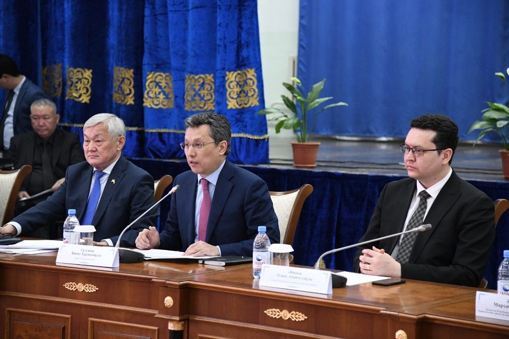 باقىت سۇلتانوۆ كوپبالالى انالارمەن كەزدەستى 