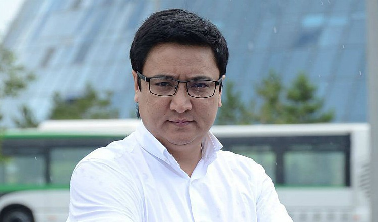 قالقامان سارين, اقىن: ولەڭدى ءومىردىڭ وزىنەن الامىز 