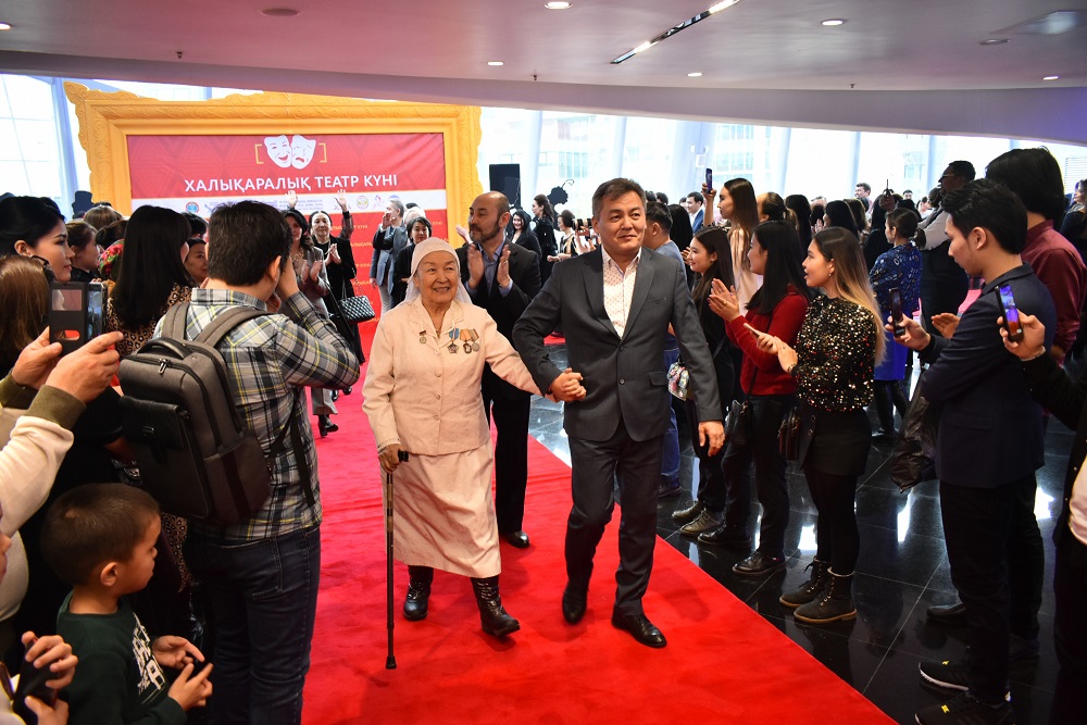 ەلوردادا حالىقارالىق تەاتر كۇنى اتالىپ ءوتتى