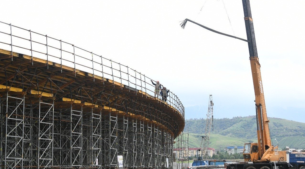 بيىل الماتىدا ءۇش بىردەي جول ايىرىعى سالىنادى