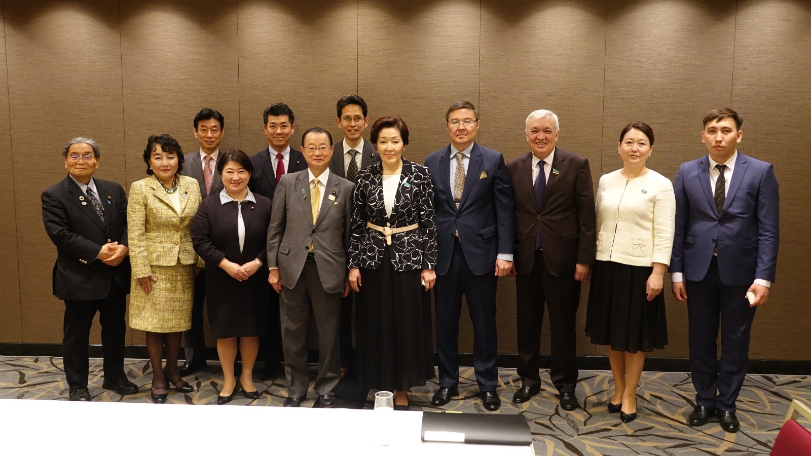 گۇلميرا يسيمباەۆا جاپونيا پارلامەنتى وكىلدەر پالاتاسىنىڭ سپيكەرىمەن كەزدەستى