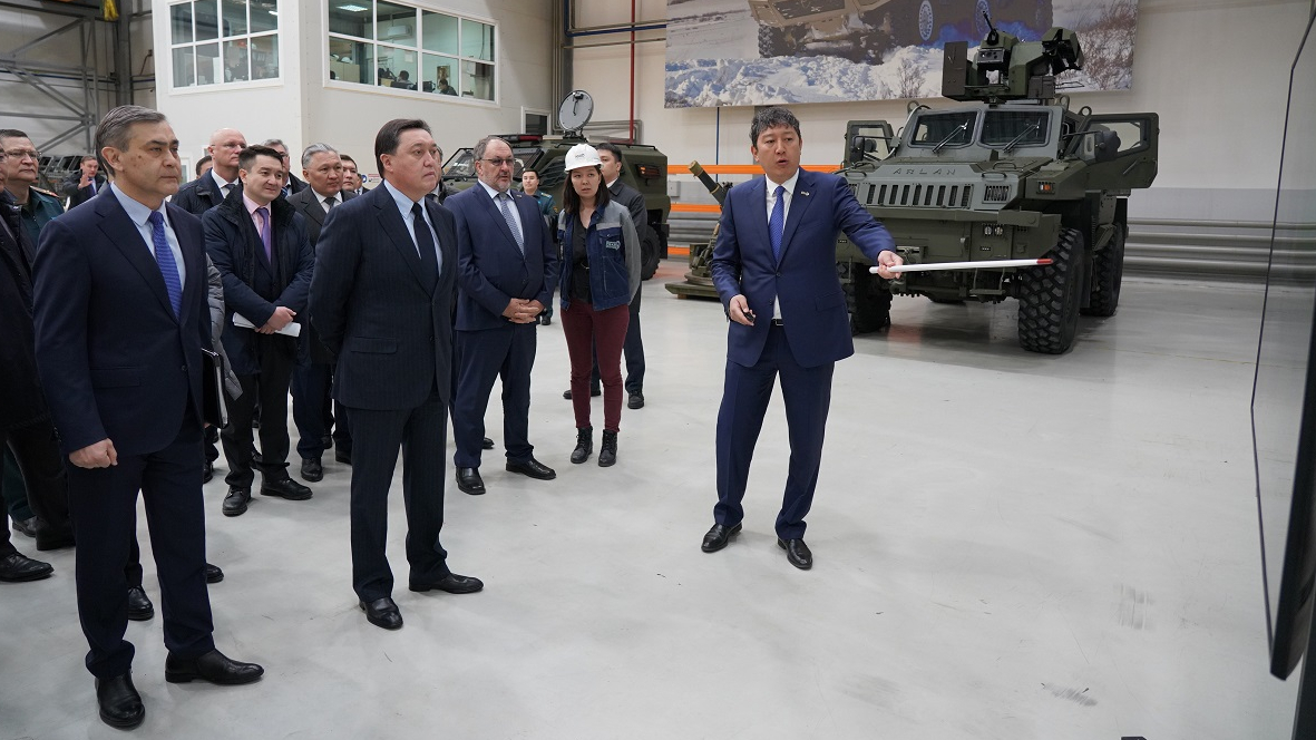 ا. مامين قورعانىس ونەركاسىبى كەشەنىن دامىتۋ ماسەلەلەرى جونىندە كەڭەس وتكىزدى