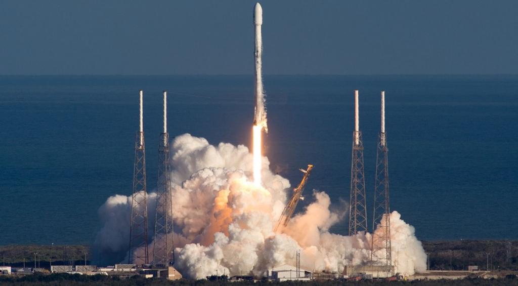 SpaceX كومپانياسى ازىرلەگەن Falcon 9 زىمىرانى