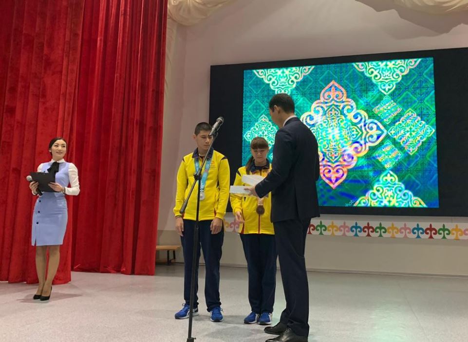 ەلوردالىق وقۋشىلار ابۋ-دابيدە وتكەن سپورتتىق جارىستان جۇلدەلى ورالدى