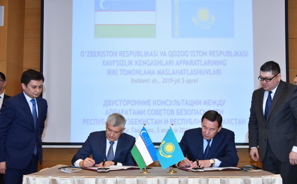 قازاقستان مەن وزبەكستان قاۋىپسىزدىك كەڭەستەرى اپپاراتتارىنىڭ كەڭەيتىلگەن جوسپارلى كونسۋلتاتسيالارى ءوتتى