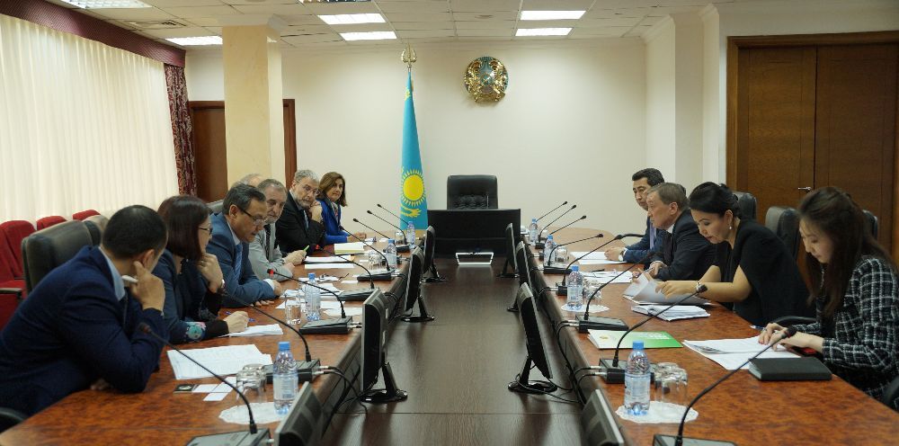 اۋىل شارۋاشىلىعى ءمينيسترى شەتەلدىك كومپانيا باسشىلارىمەن كەزدەستى