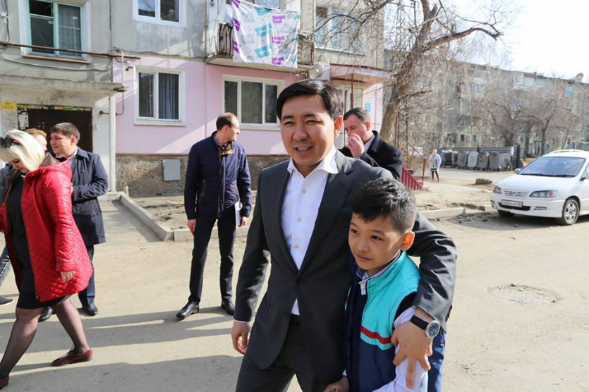 وسكەمەندىك وقۋشىنىڭ الەۋمەتتىك جەلىدە جاريالاعان ۆيدەوسى قالا اكىمىنىڭ ءوزىن اۋلاسىنا كەلۋگە ءماجبۇر ەتتى