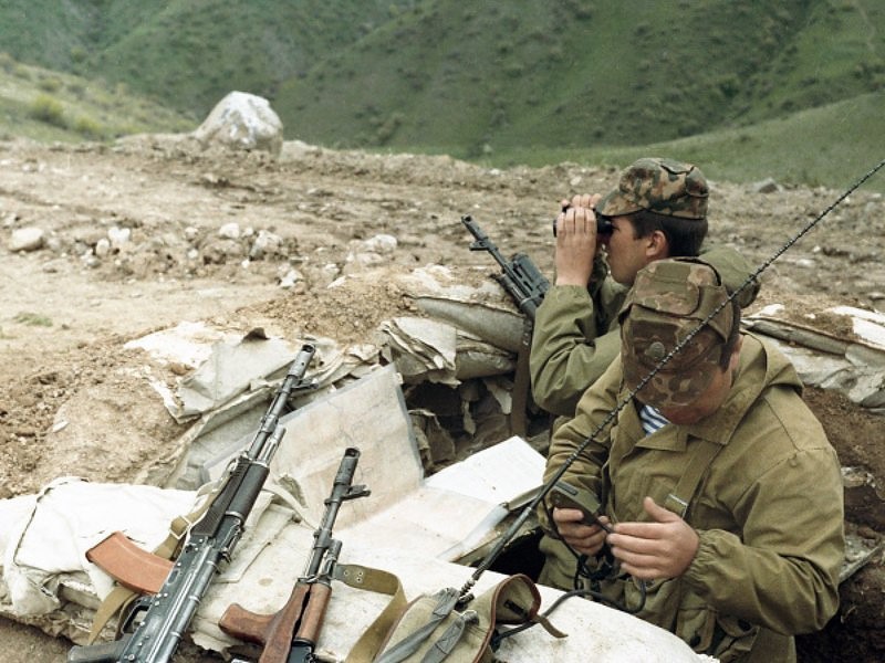 قورعانىس ءمينيسترى تاجىك-اۋعان شەكاراسىندا قازا تاپقان جاۋىنگەرلەردى ەسكە الدى