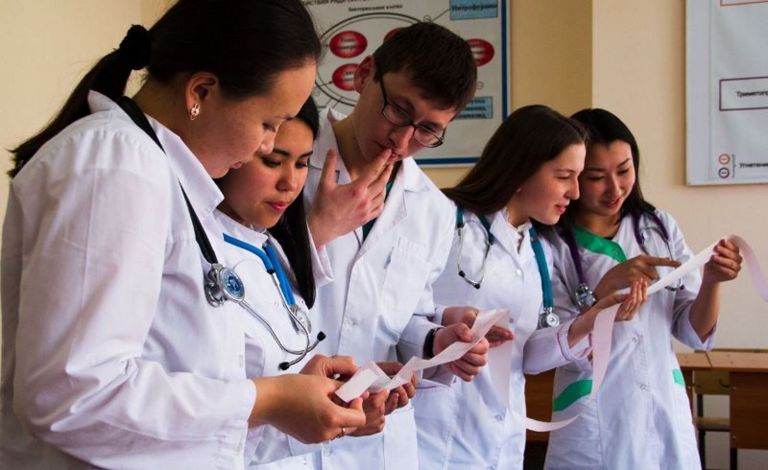 سولتۇستىك قازاقستان ءوڭىرى جوعارى ءبىلىمدى جاس دارىگەرلەرمەن تولىعادى