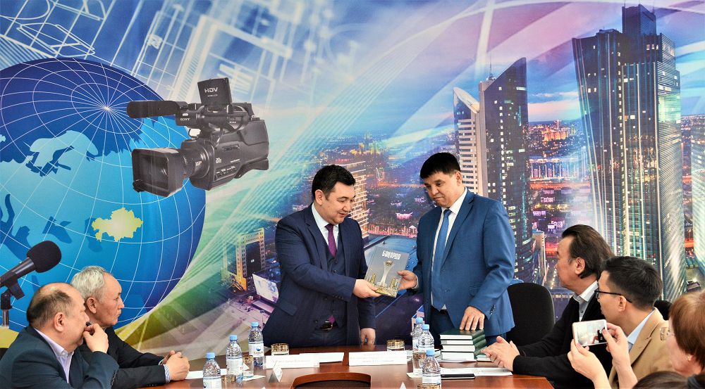 باس باسىلىممەن كەزدەسۋ وتكىزدى