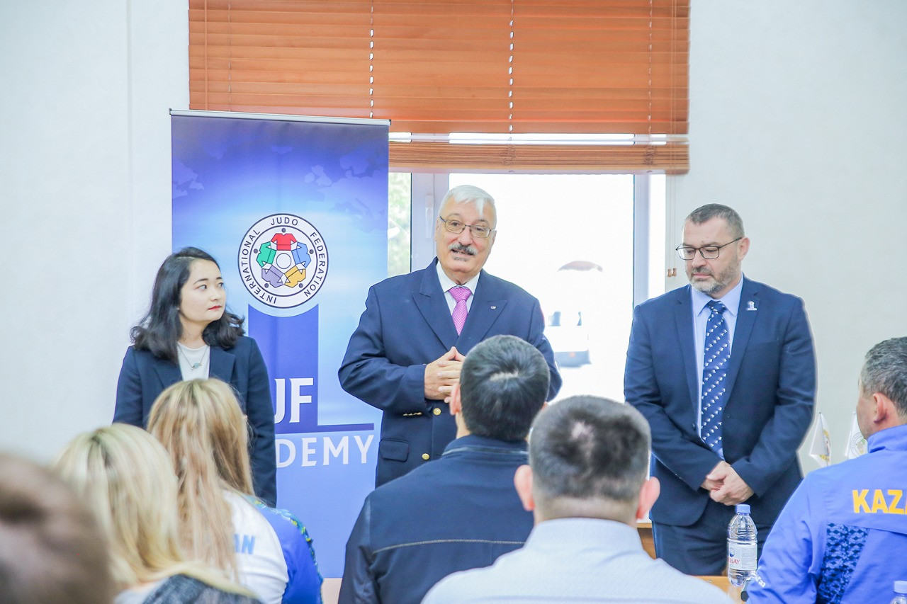 الماتىدا دزيۋدو جاتتىقتىرۋشىلارى ارنايى كۋرستان ءوتىپ جاتىر