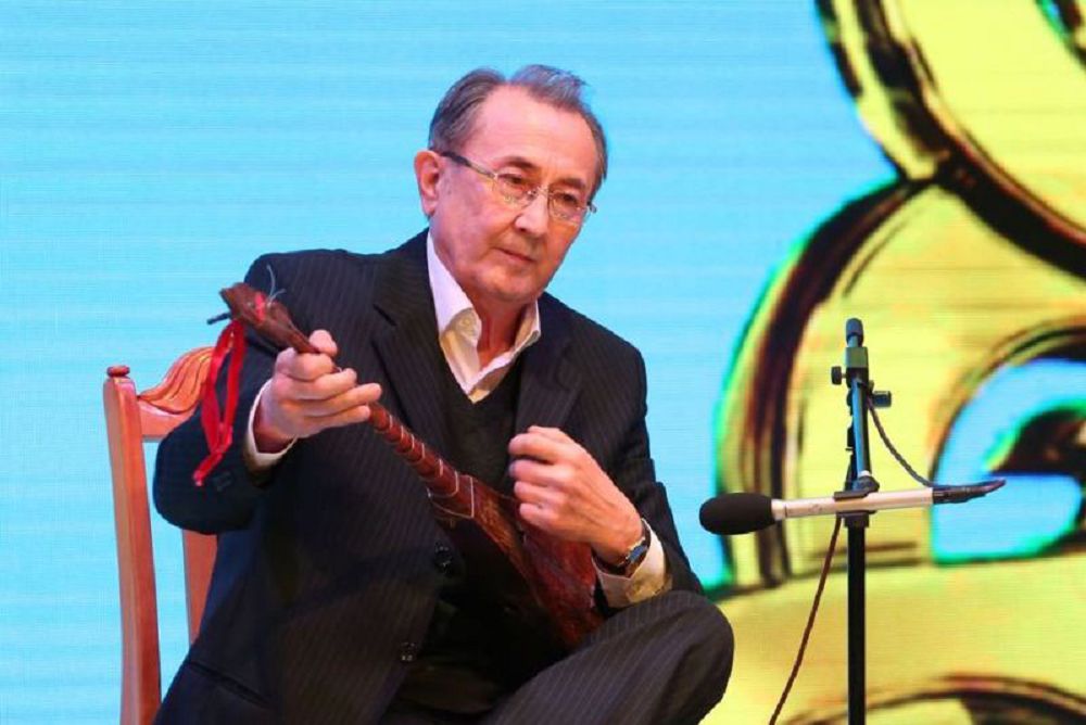 كەمەل دارىن يەسى