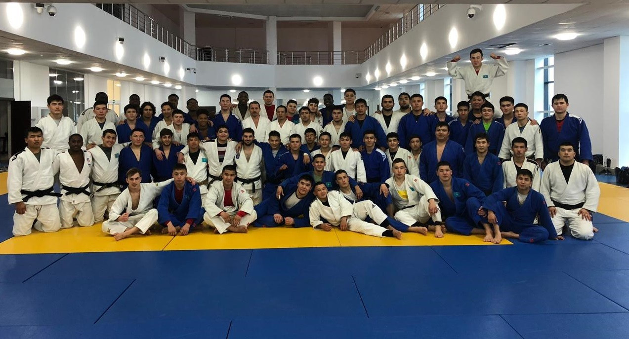 دزيۋدودان قازاقستان مەن فرانتسيا جاستار قۇراماسى بىرلەسكەن جيىن وتكىزىپ جاتىر