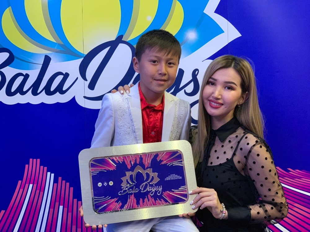 وبلىس اتىنان ونەر كورسەتەدى