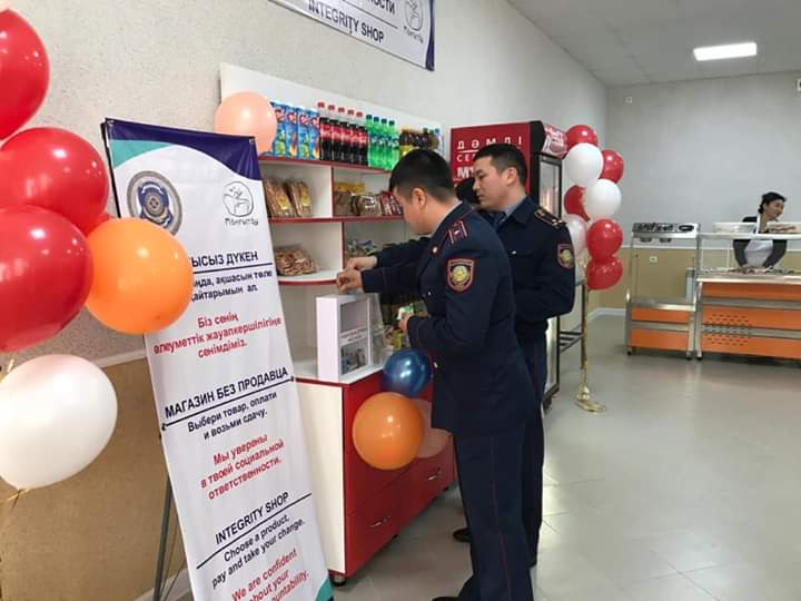 اقتاۋ پوليتسيا باسقارماسىندا «ادالدىق دۇكەنى» اشىلدى