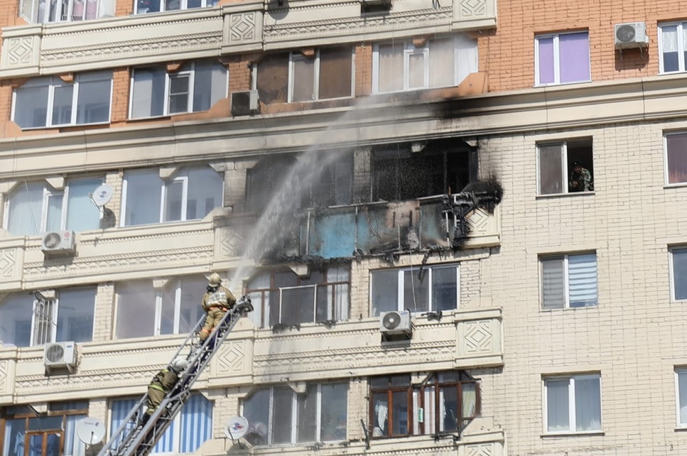 وبلىس اكىمى اقتوبەدە كوپ قاباتتى ۇيدەن شىققان ورتكە قاتىستى شۇعىل جيىن وتكىزدى