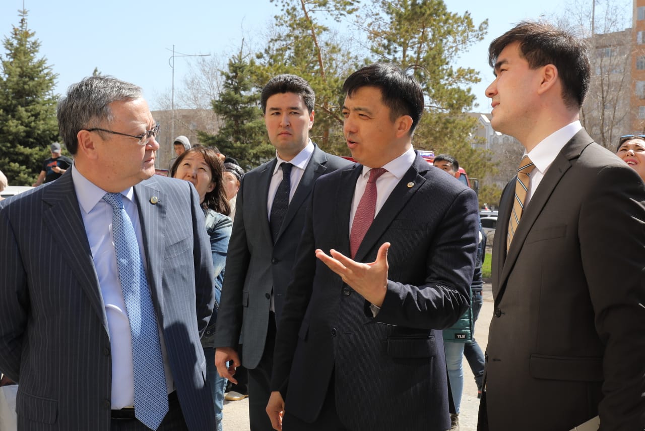 وبلىس اكىمى اقتوبەدە كوپ قاباتتى ۇيدەن شىققان ورتكە قاتىستى شۇعىل جيىن وتكىزدى