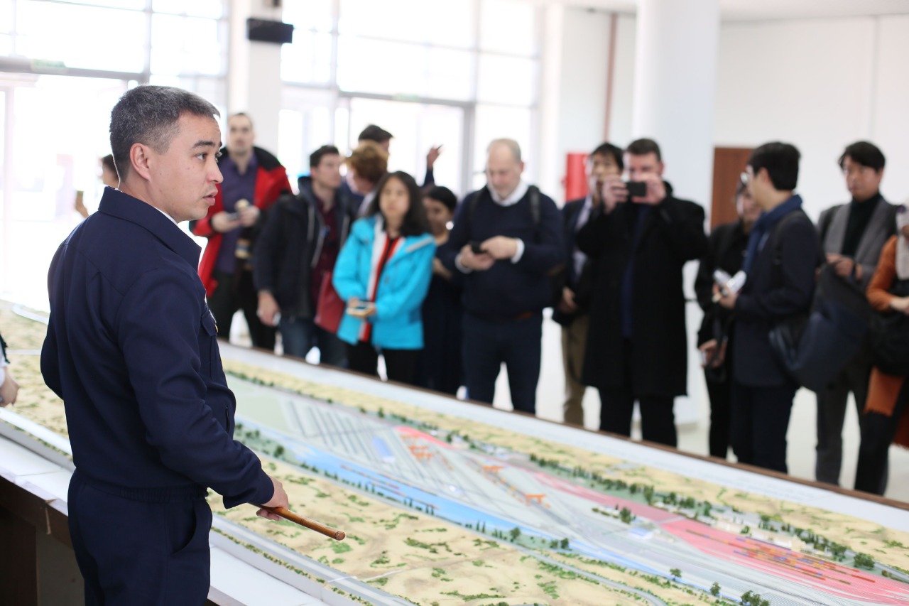 شەتەلدىك جۋرناليستەر «قورعاس – شىعىس قاقپاسى» اەا جانە التىنكول ستانتسياسىندا بولدى