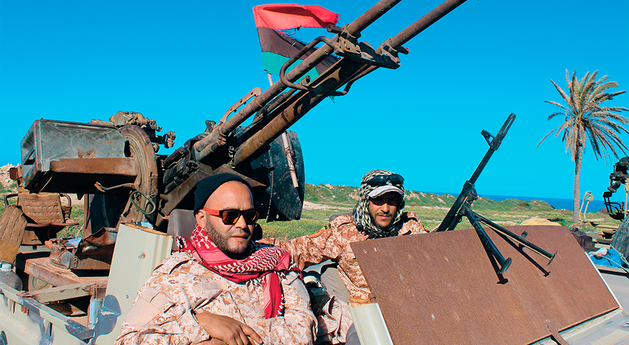 ليۆيا ازامات سوعىسىنىڭ الدىندا تۇر