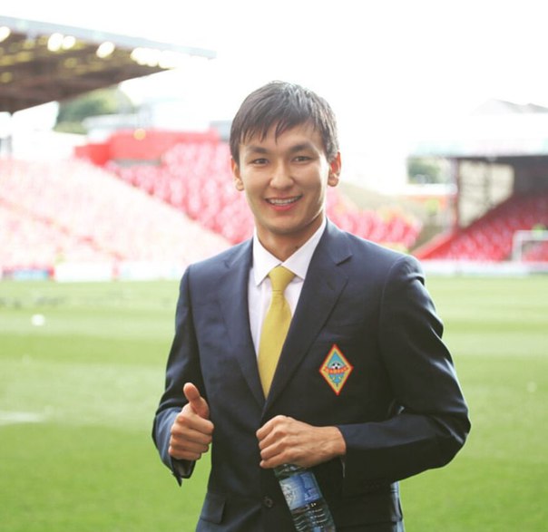 رەسەي سايتى جانعىلىشبايدىڭ گولىن بەرگكامپتىڭ گولىمەن سالىستىردى