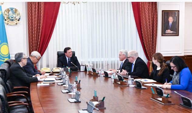 ا. مامين  ۇلىبريتانيا ءسىم ەۋروپا جانە امەريكا ىستەرى جونىندەگى مەملەكەتتىك ءمينيسترى ا. دانكانمەن كەزدەسۋ وتكىزدى