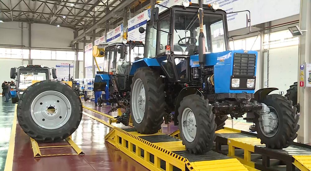 كوز ۇيرەنگەن «بەلورۋس»  تراكتورى قوستانايدا قۇراستىرىلادى