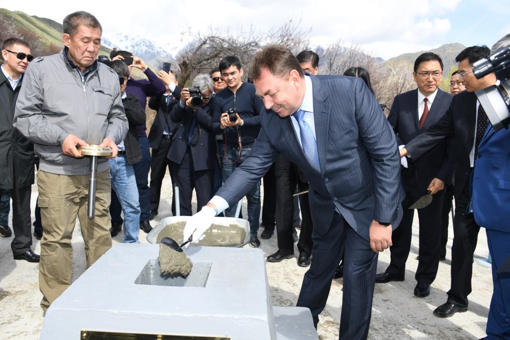 قازاقستان-قىتاي سەل ۇستايتىن بوگەتىنىڭ قۇرىلىسىن باستاۋ ءراسىمى ءوتتى