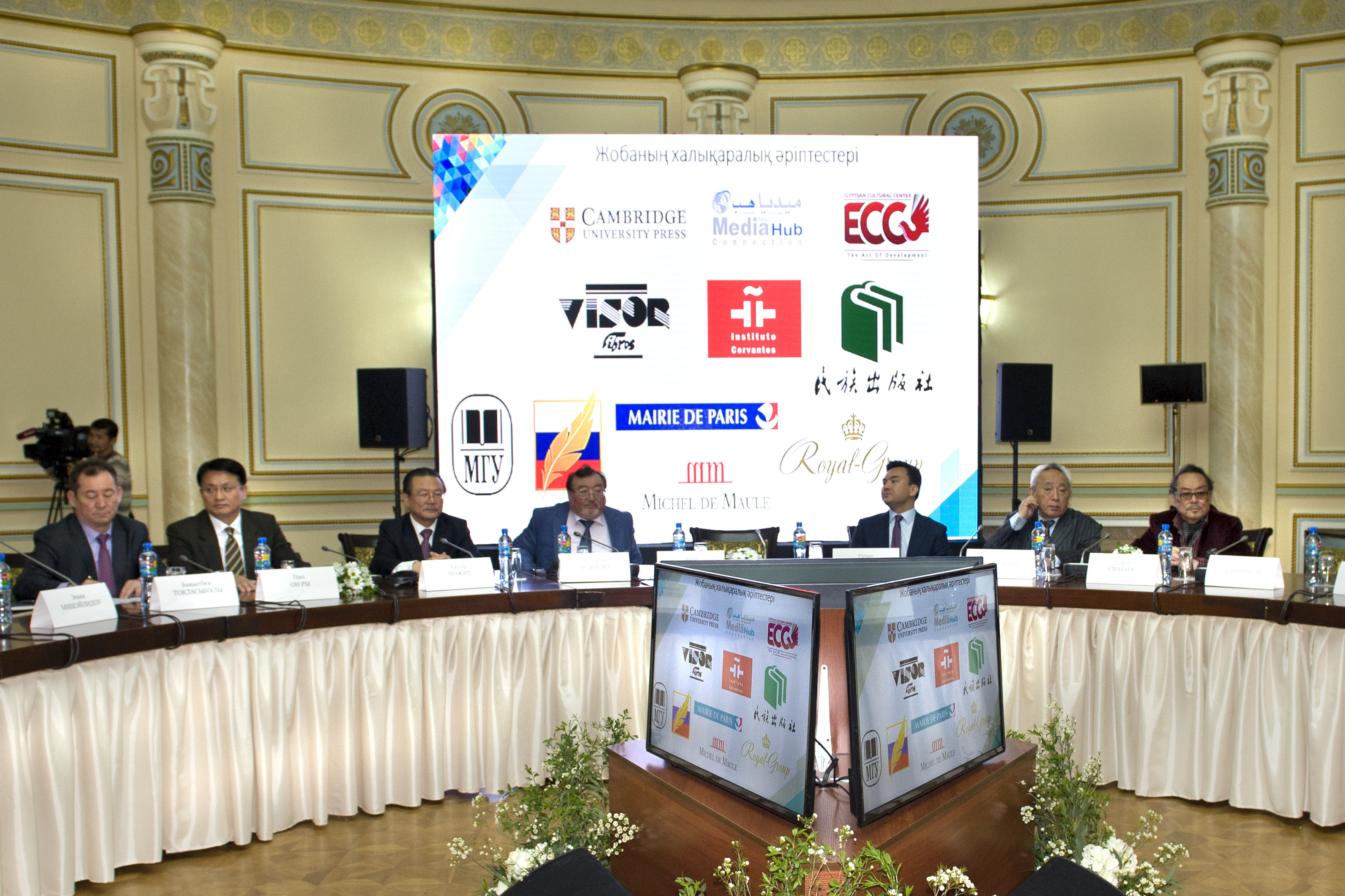 بۇۇ-نىڭ 6 تىلىنە اۋدارىلعان قازاق ادەبيەتى جيناقتارى الەمنىڭ 90-نان اسا ەلىنە تارالادى