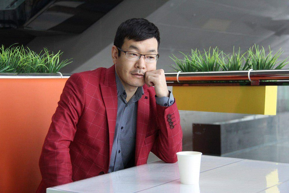 بالكونىمدا عانا اقىنمىن