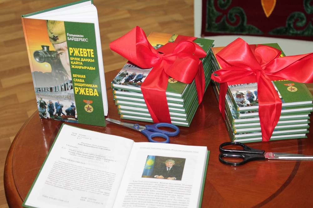 جاڭا  كىتاپتىڭ  تۇساۋكەسەرى ءوتتى