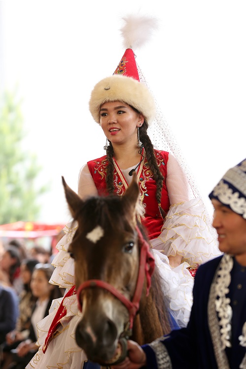 قىزدار ۋنيۆەرسيتەتىندە ناۋرىز مەيرامى كەڭىنەن اتالىپ ءوتتى