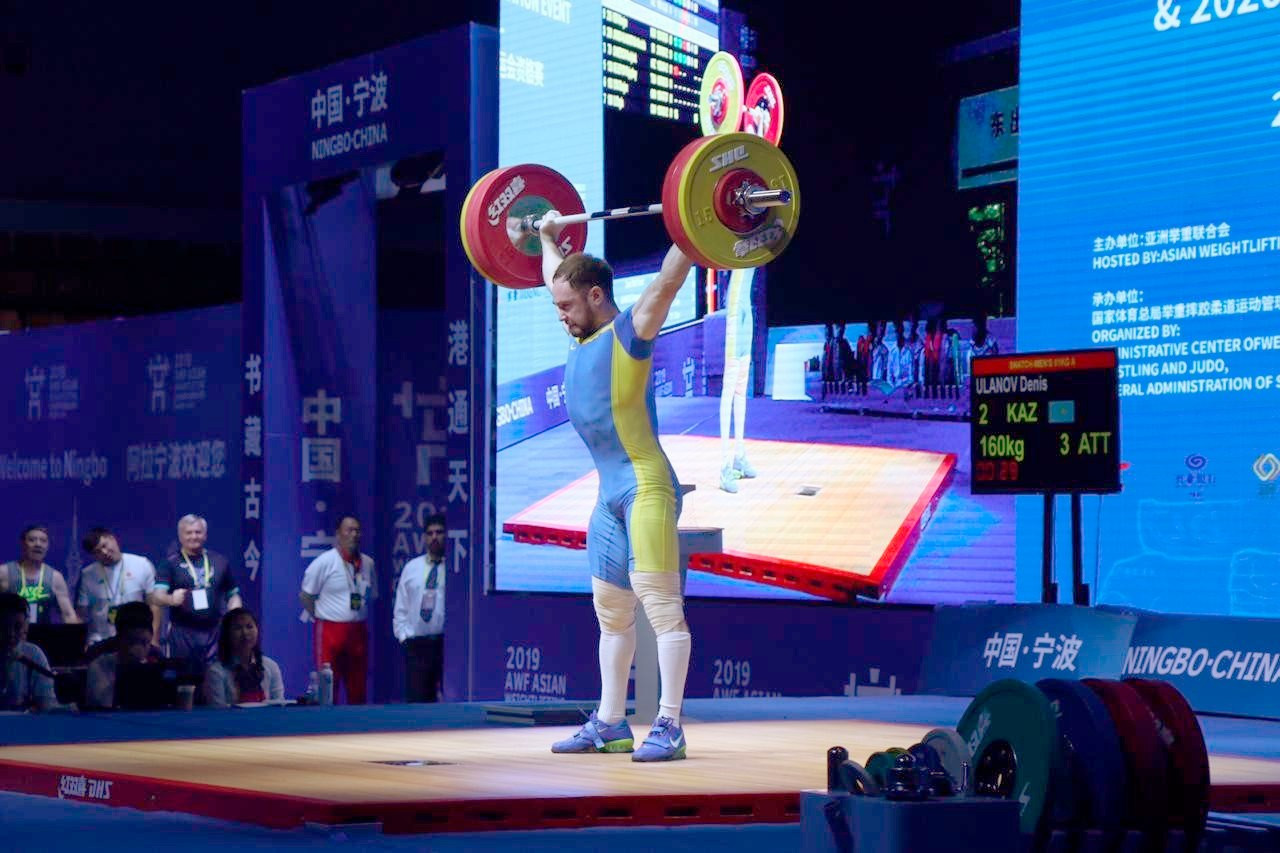 دەنيس ۋلانوۆ اۋىر اتلەتيكادان ازيا بىرىنشىلىگىندە ۇزدىك ۇشتىككە ەندى