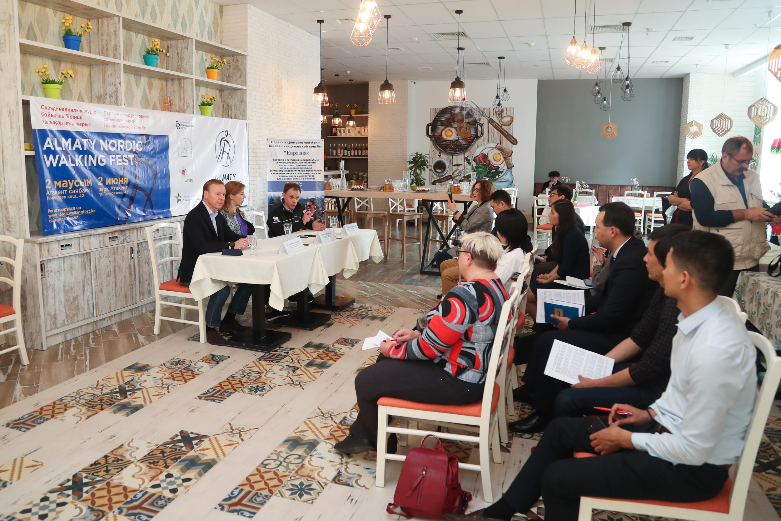 الماتىدا سكانديناۆيالىق جۇرىستەن Almaty Nordic Walking Fest 2019 فەستيۆالى وتەدى