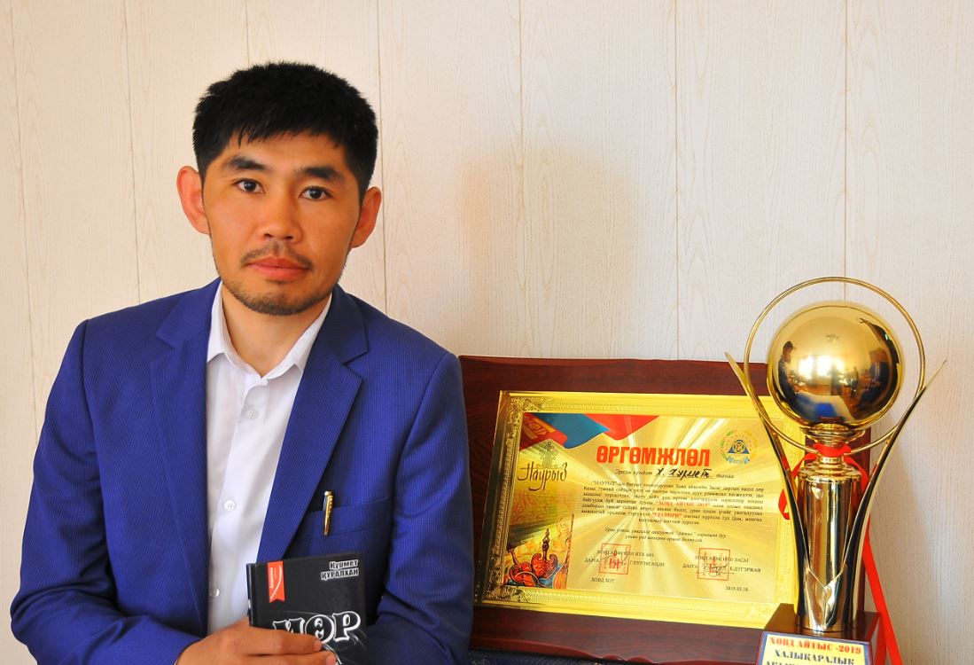 قۇرمەت اقىنعا كورسەتىلگەن قۇرمەت